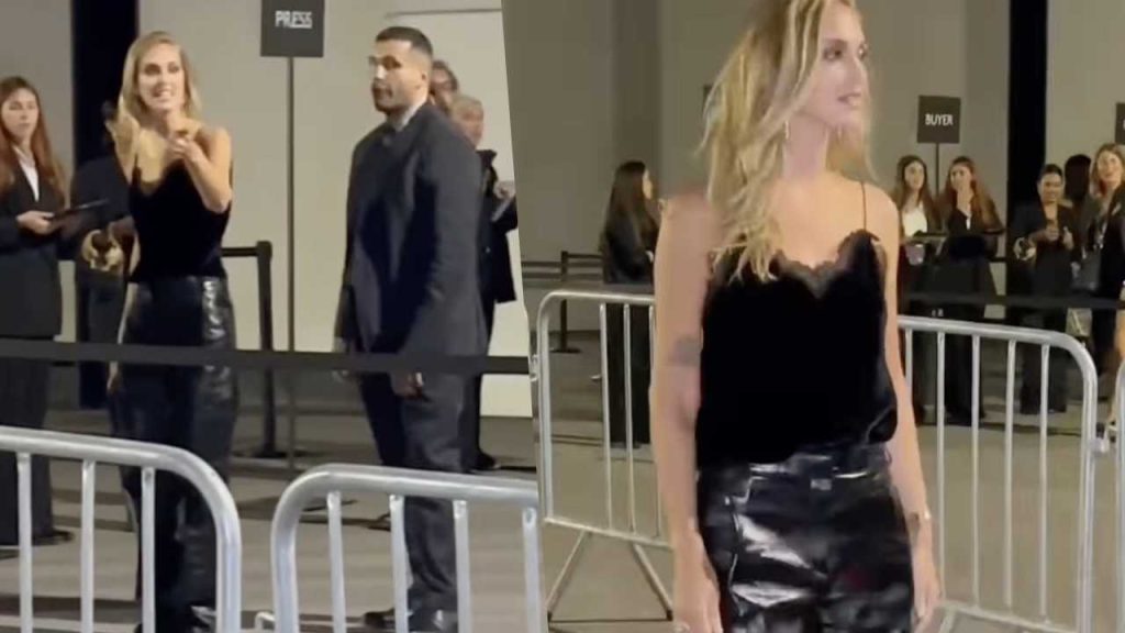 Chiara Ferragni supera transenna per i fan: «Entrata sbagliata, scusate il caos»