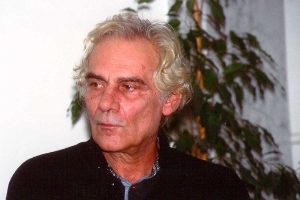 Istrionismo e militanza politica: come le performance influenzano il discorso pubblico contemporaneo.