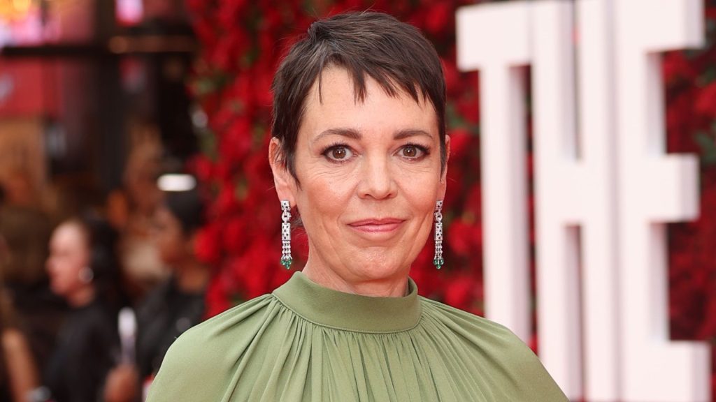 Olivia Colman Incanta alla Prima de "The Roses" Olivia Colman ha catturato l'attenzione al Regno...