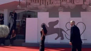 Chi critica e chi sostiene: il dibattito acceso sulle idee controverse di Biccy.