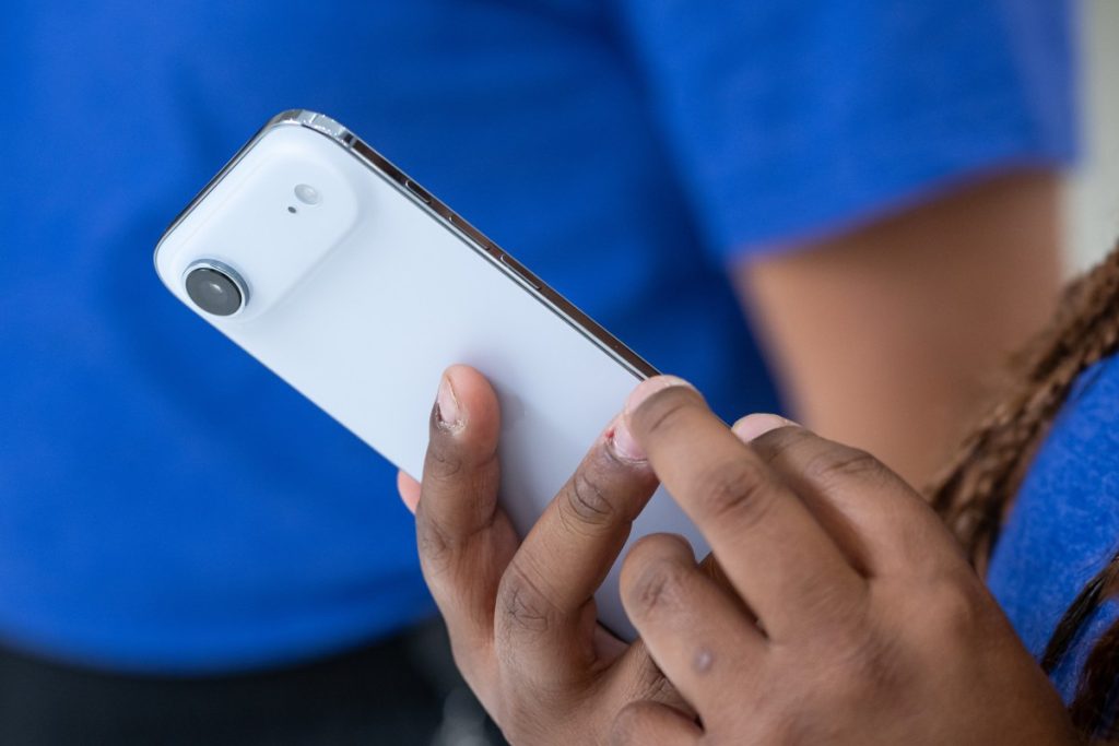 La nuova funzione di sicurezza dell’iPhone complica la vita ai produttori di spyware.