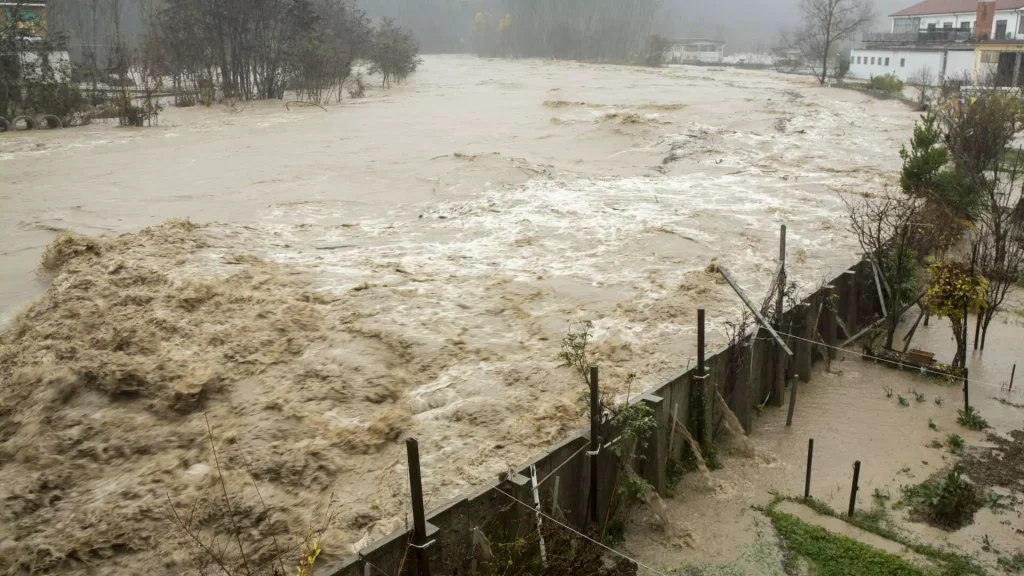 Maltempo in Piemonte: Regione chiede stato di emergenza per danni e inondazioni.
