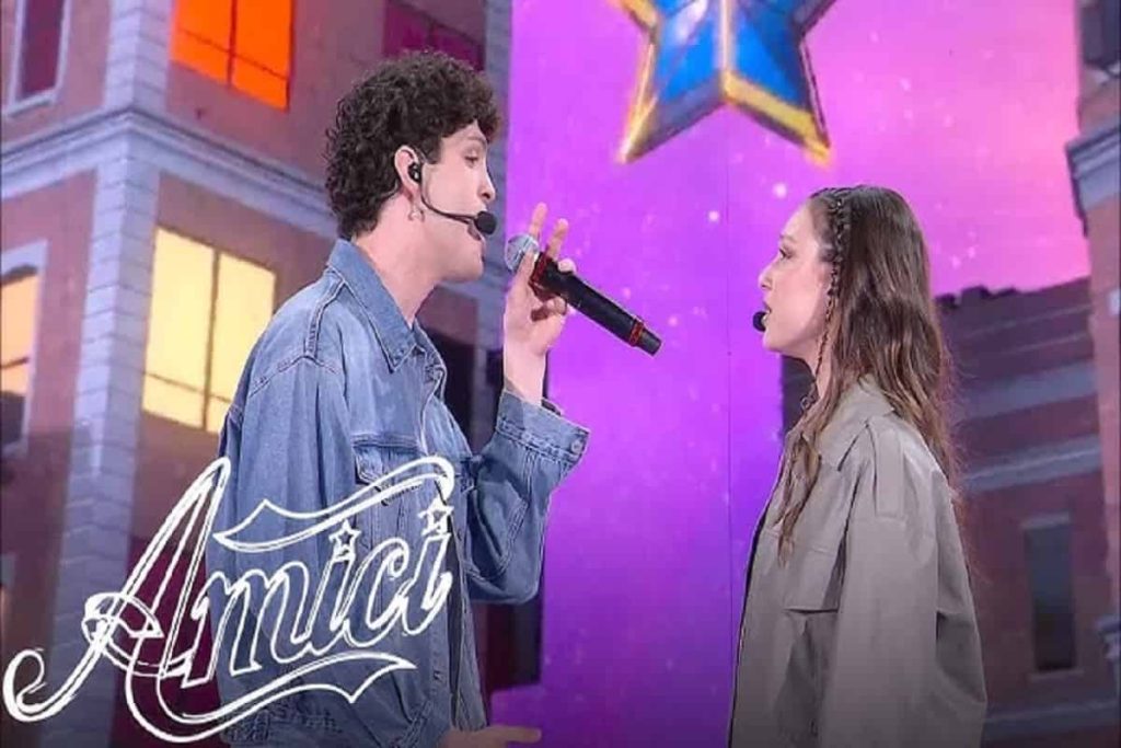 Mida e Sara Toscano: il duetto che incanta i fan di Amici e Netflix!