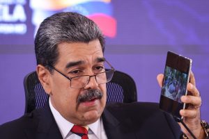 Il presidente del Venezuela crede che gli spioni americani non possano hackerare i telefoni Huawei.