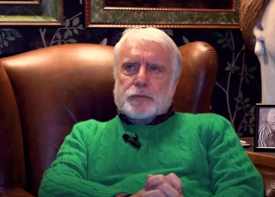 IA a scuola: Crepet avverte, serve riflessione. È come un banco dei pegni per l’intelligenza.