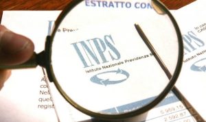 Pensione anticipata per docenti e ATA: donne a 41 anni e 10 mesi, uomini a 42.