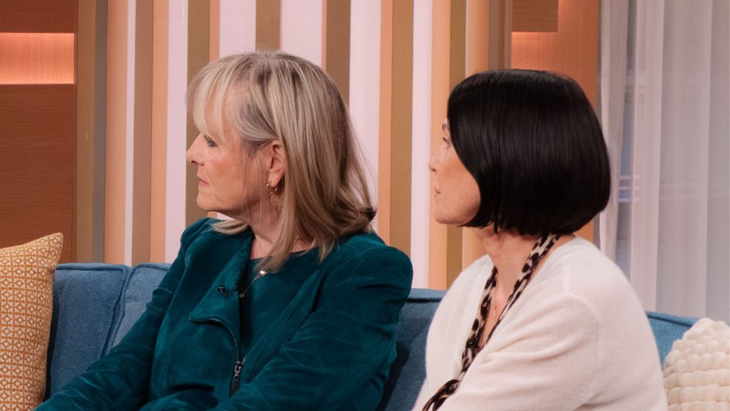 Twiggy e Sadie Frost: le calze sportive appariscenti sono il nuovo trend da seguire!