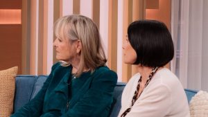 Twiggy e Sadie Frost: le calze sportive appariscenti sono il nuovo trend da seguire!