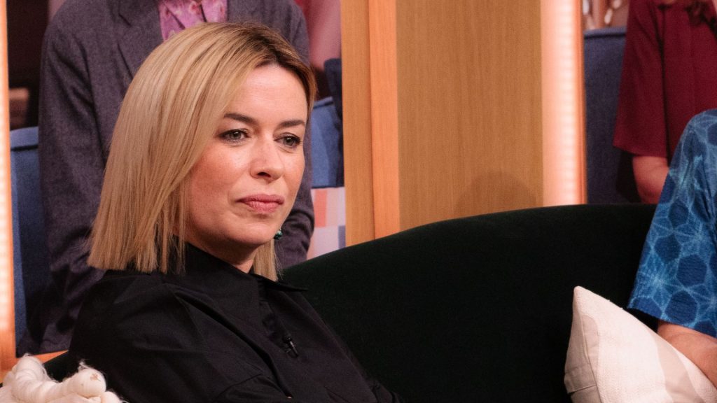 Eve Myles sfoggia adidas Sambas leopardate: il must-have autunnale per il tuo stile.