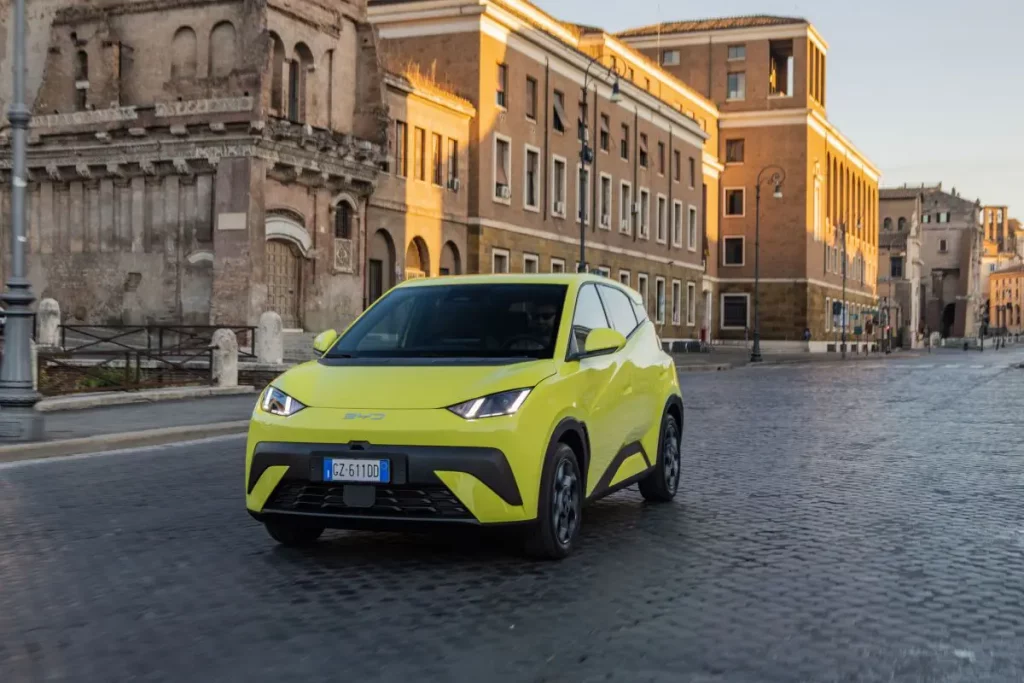 BYD inaugura il nuovo centro ricambi a Fagnano Olona, Varese: un passo verso l’efficienza.