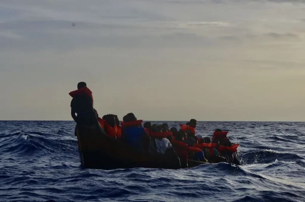 Naufragio nel Canale di Sicilia: due migranti perdono la vita nonostante l’onnipresente aiuto di Sos Humanity.
