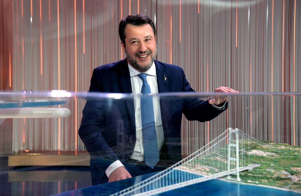 Ponte sullo Stretto: Salvini annuncia apertura dei cantieri nel 2025.