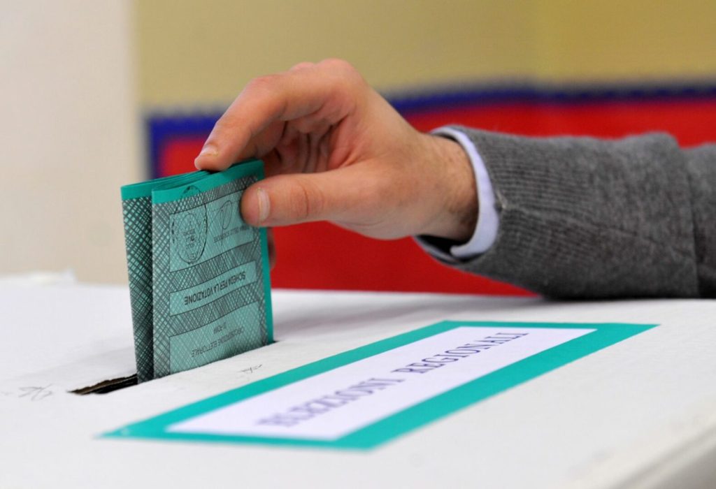 Elezioni Regionali in Calabria: affluenza al 7,70% alle 12, urne aperte fino alle 15.