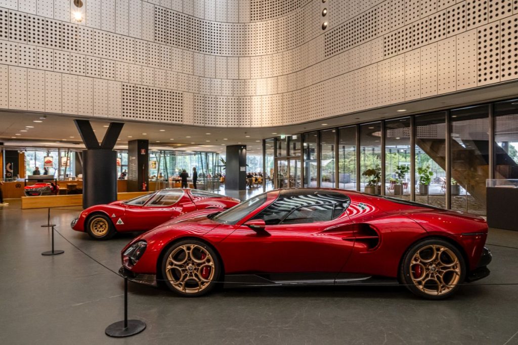 Alfa Romeo 33 Stradale: il trionfo iconico del Salone dell’Auto di Torino.