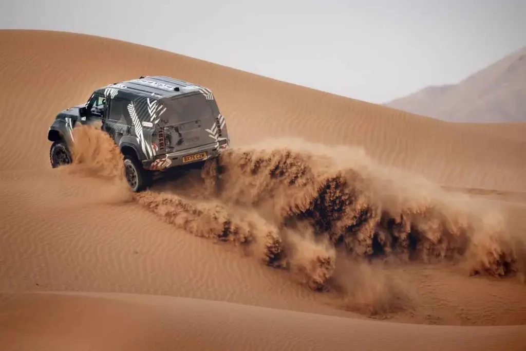 Defender Rally Pronto per il Debutto al Dakar Rally 2026 GAYDON (INGHILTERRA) - I preparativi per il...