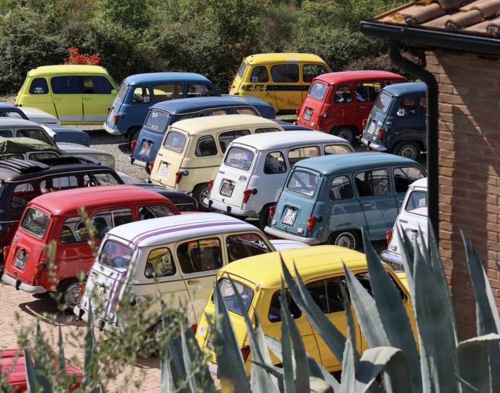 Italian Renault 4 Festival: un trionfo di passione e nostalgia per gli amanti dell’auto.