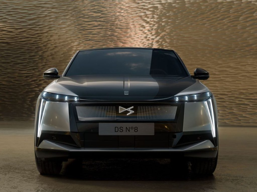 DS Automobiles presenta il futuro elettrico con il Rom-E 2025: eleganza e innovazione.