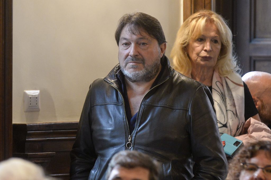 Auto di Sigfrido Ranucci e figlia esplodono: indagine antimafia e condanna politica unanime.