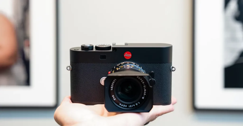 Nuova Leica M EV1: Caratteristiche e Innovazioni Leica ha presentato una nuova fotocamera M-mount...