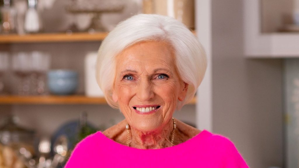 Mary Berry: Ispirazione per la Cucina e Stile Autunnale La nuova serie di Mary Berry, *Mary at 90: A...