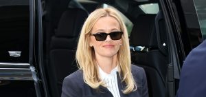 Il look su misura di Reese Witherspoon: ispirazione perfetta per l’ufficio nella nuova stagione.