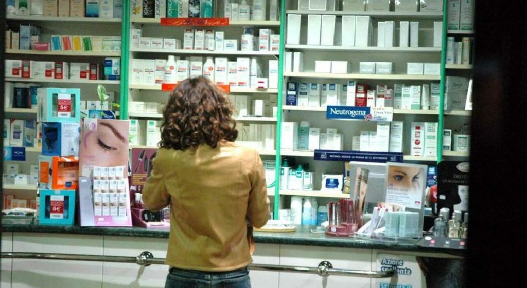 Legge di Bilancio: UAP denuncia la rimozione della clausola per farmacie e servizi sanitari