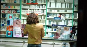 Legge di Bilancio: UAP denuncia la rimozione della clausola per farmacie e servizi sanitari