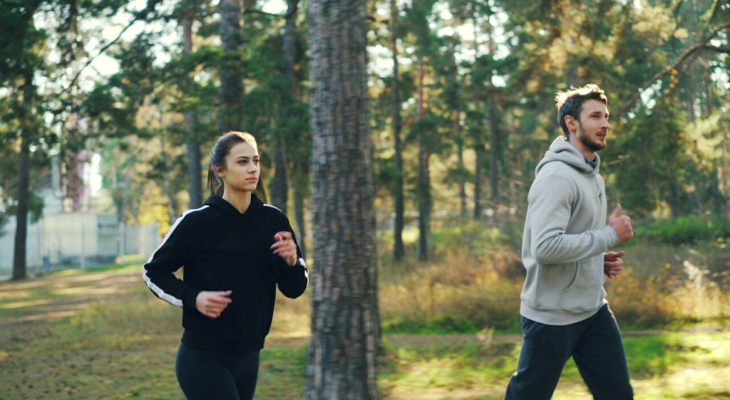 Uomini e malattie cardiache: potrebbero dover esercitarsi il doppio rispetto alle donne per risultati equivalenti.