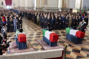 Tragedia a Padova: funerali dei tre carabinieri con Mattarella e Meloni presenti.
