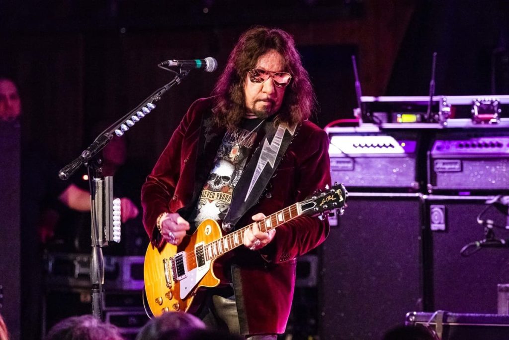 MILANO (ITALPRESS) – Ace Frehley, leggendario chitarrista e cofondatore della storica band rock...