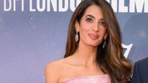 Amal Clooney ha fatto parlare di sé negli ultimi eventi sul red carpet, lasciando tutti a bocca...