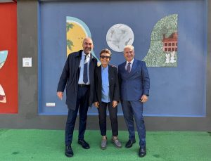 Murales di 300 metri a Bari celebra legalità, ambiente e inclusione sociale.