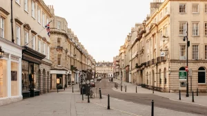 Scopri Walcot Street: la strada alternativa di Bath per una giornata indimenticabile.
