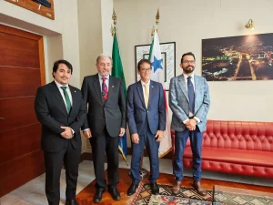 Bucci incontra a Genova il console generale di Panama per rafforzare le relazioni bilaterali.