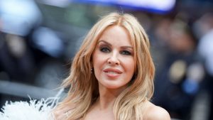 Kylie Minogue Rivive il 1994 con Stile Incredibile