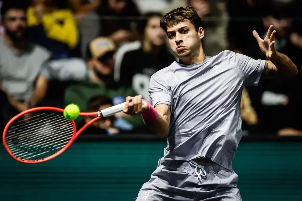 Cobolli e Alcaraz sorprendono: eliminati al secondo turno del Masters 1000 di Parigi.