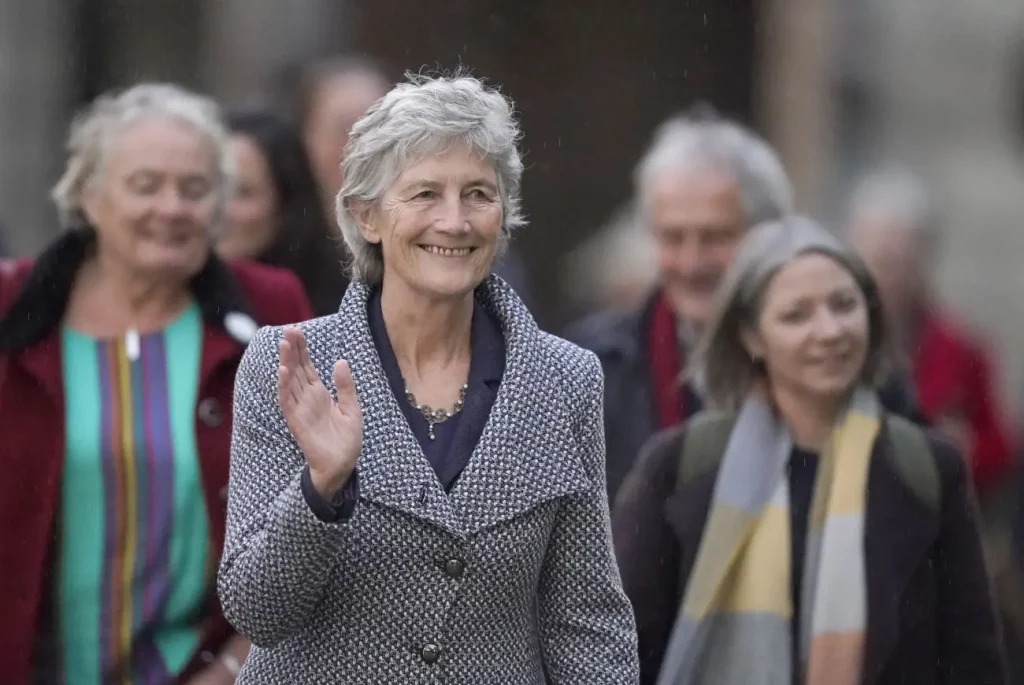 Catherine Connolly trionfa alle elezioni presidenziali in Irlanda, segnando una nuova era politica.