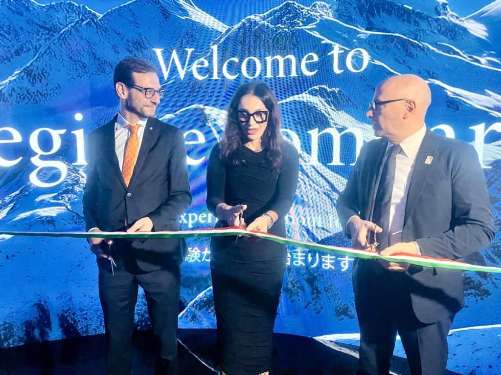 Inaugurato lo “Spazio Lombardia” a Expo Osaka 2025, omaggio a Giorgio Armani.