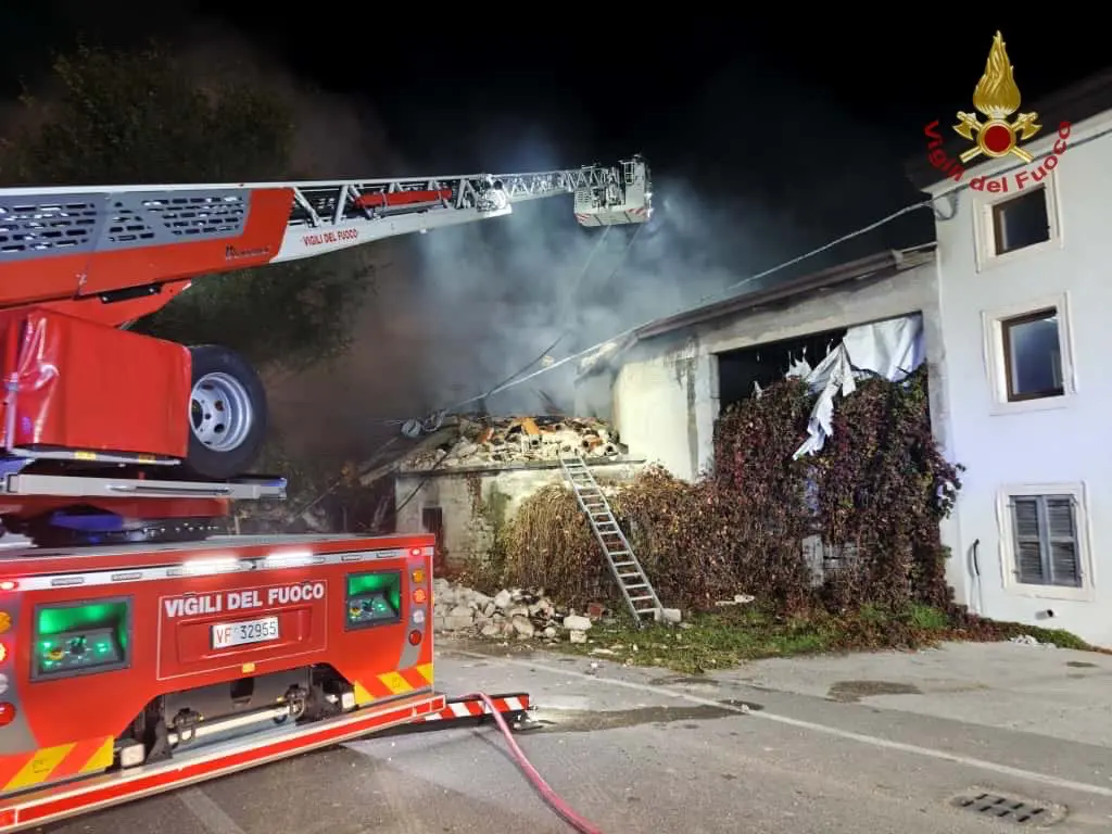 Tragedia a Castel d’Azzano: Tre Carabinieri Perdono la Vita CASTEL D’AZZANO (VERONA) – Una...