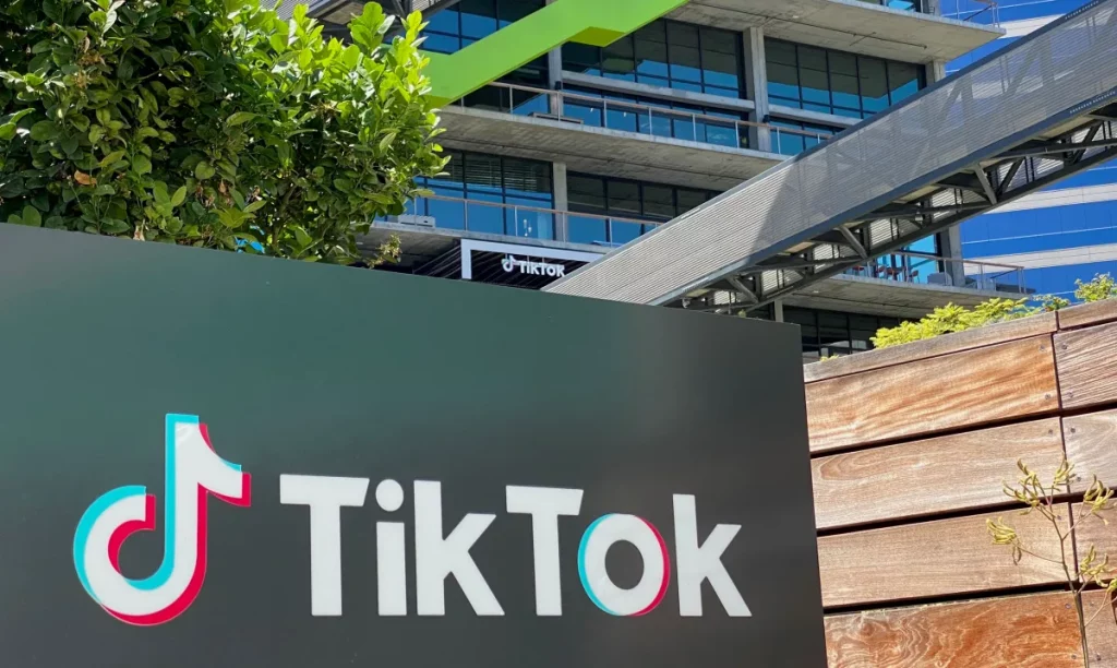 Arresto di un sospetto dopo minacce a TikTok La polizia ha reso noto di aver arrestato un sospetto...