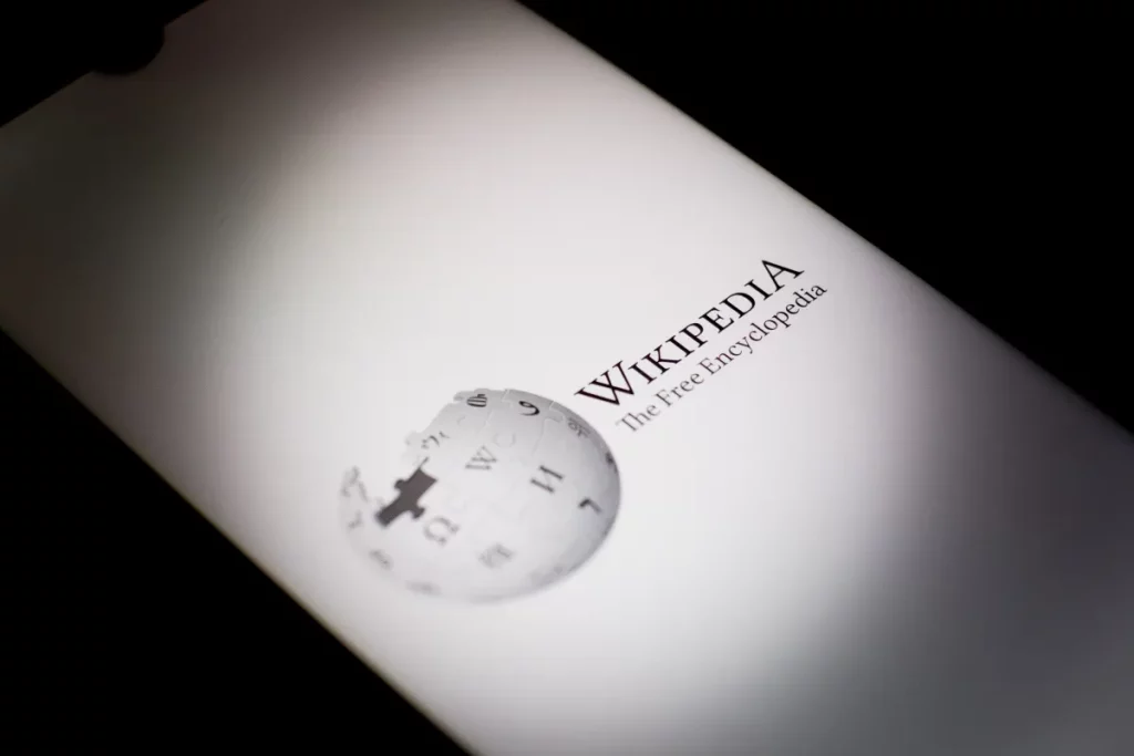 Il Calo delle Visite su Wikipedia Wikipedia è spesso definita come l'ultima buona risorsa online in...
