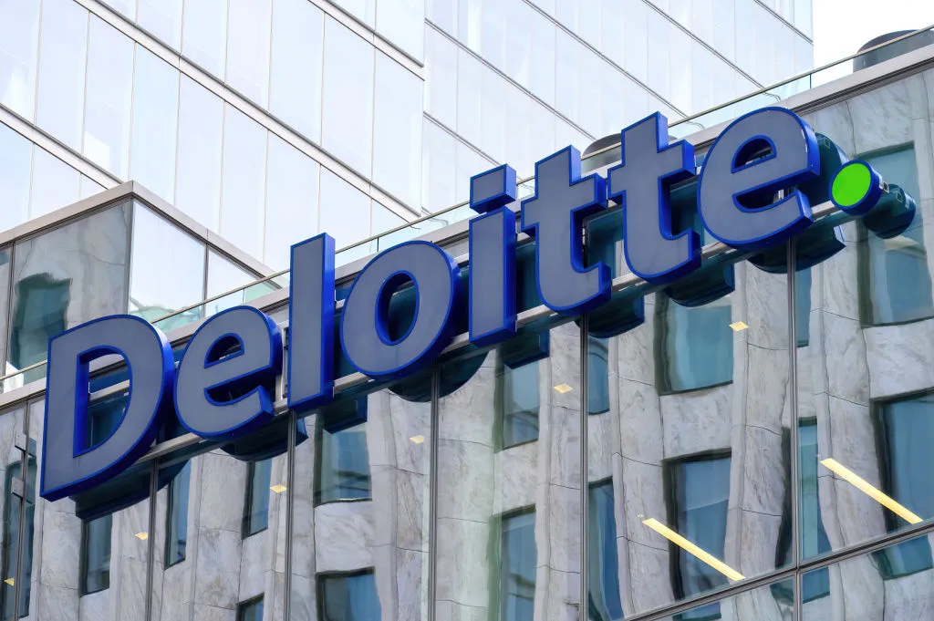 Deloitte investe massicciamente nell’AI, nonostante un rimborso significativo per il suo utilizzo.