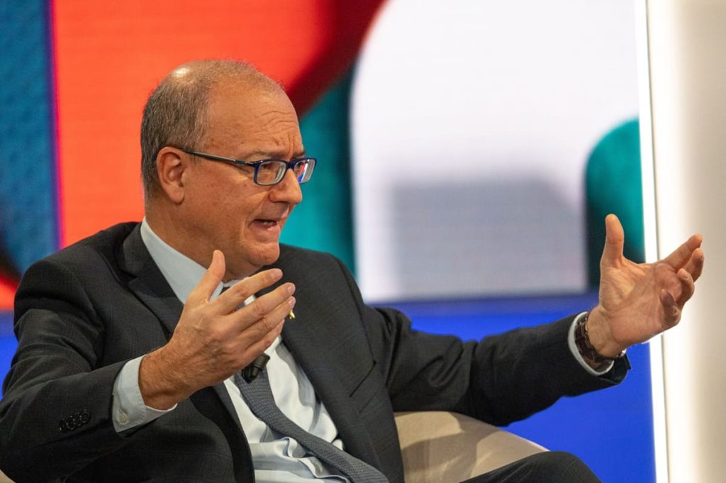 Valditara: 450 milioni per formare insegnanti nell’ambito dell’intelligenza artificiale.