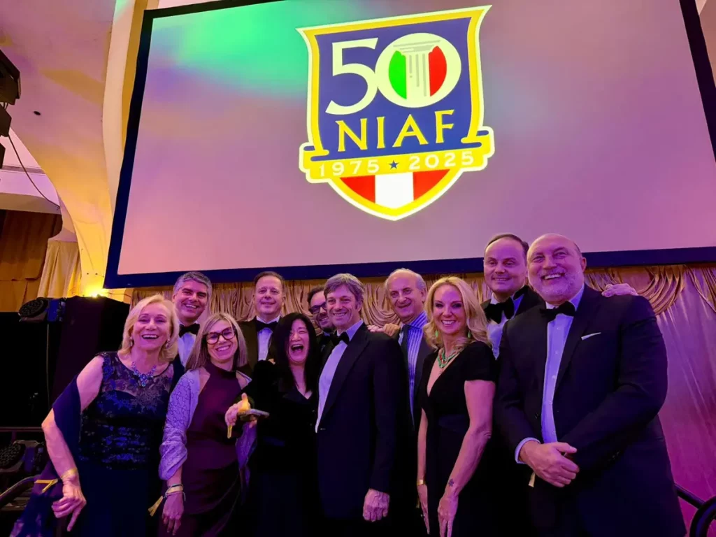 Vinitaly Celebra 50 Anni della NIAF a Washington D.C. Washington D.C. si illumina di rosso, bianco e...