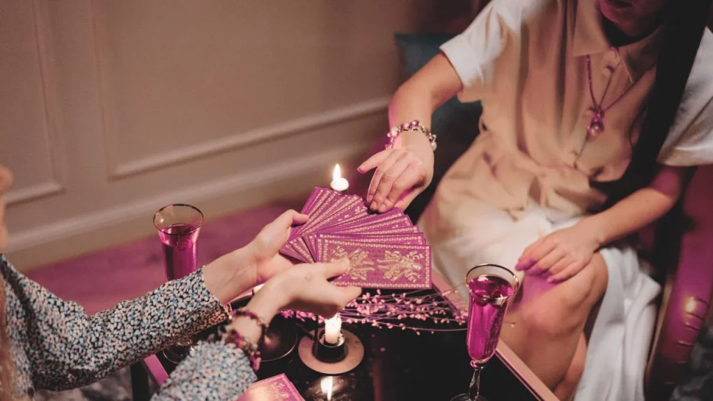 È arrivata la tua lettura del Tarot per Halloween. Questa festa segna il momento in cui il velo tra...