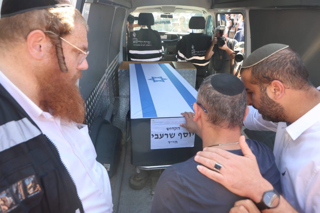 Resta del corpo di un ostaggio consegnato da Hamas: le ultime notizie da Israele ROMA (ITALPRESS)...