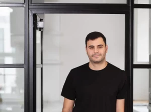 Bilal Abu-Ghazaleh lancia 1001 AI: un'innovativa infrastruttura AI per il MENA Bilal Abu-Ghazaleh si...