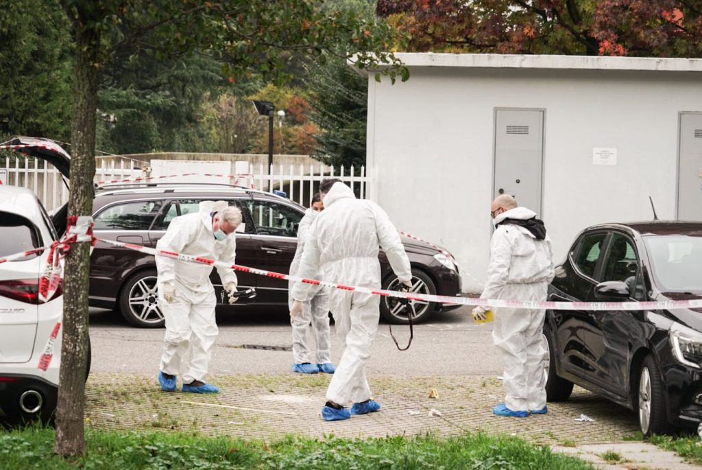 Milano: Aggressione Shock a Bruzzano, Donna di 62 Anni in Gravi Condizioni MILANO - Una drammatica...