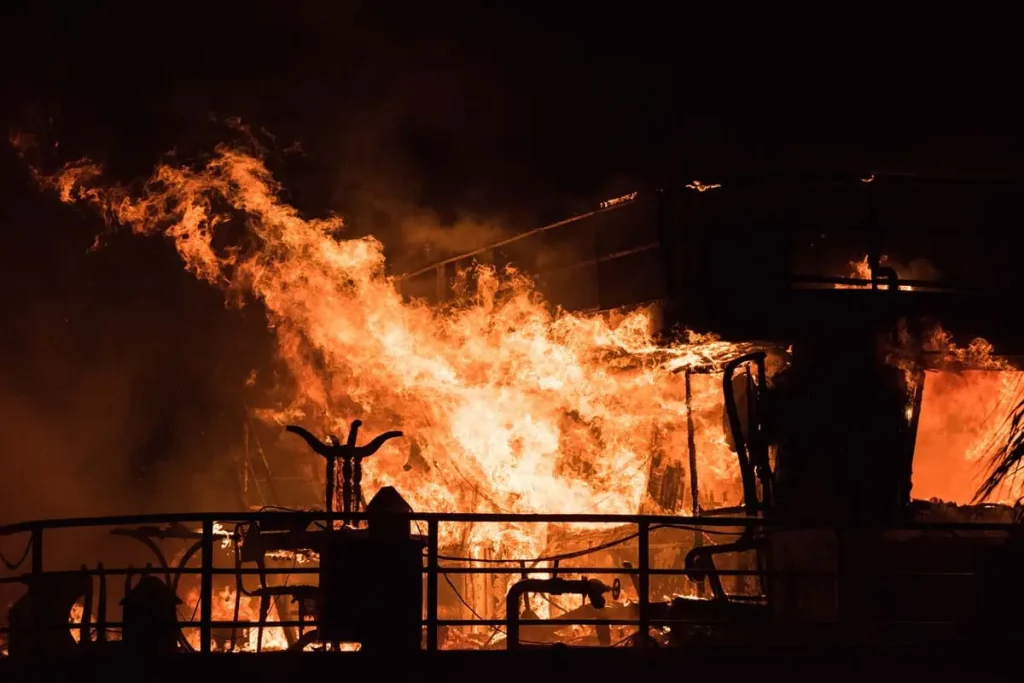Nave da crociera sul Nilo in fiamme: evacuati 220, italiani illesi.