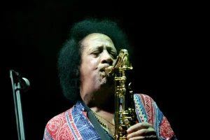 Addio a James Senese, leggenda della musica napoletana, morto a 80 anni